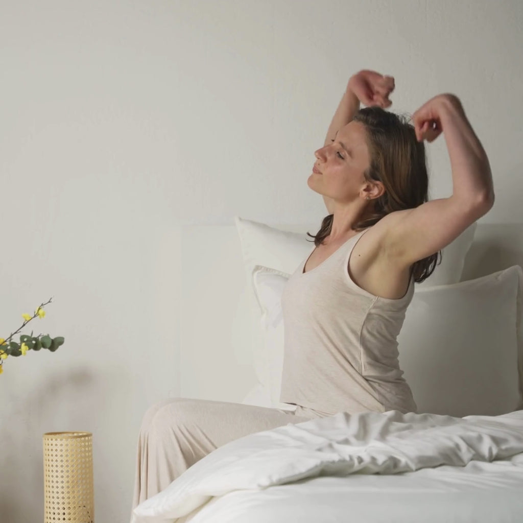 bambaw cozy bamboo duvet cover features video in use by a woman waking up